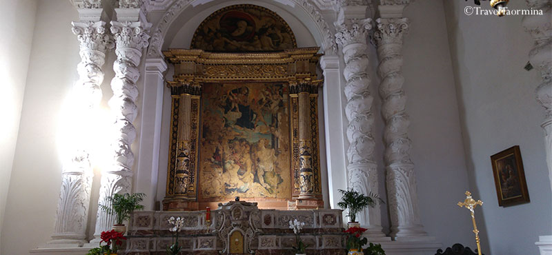 Altare maggiore della chiesa Santa Caterina d'Alessandria a Taormina The main altar in the church of Saint Catherine of Alexandria in Taormina