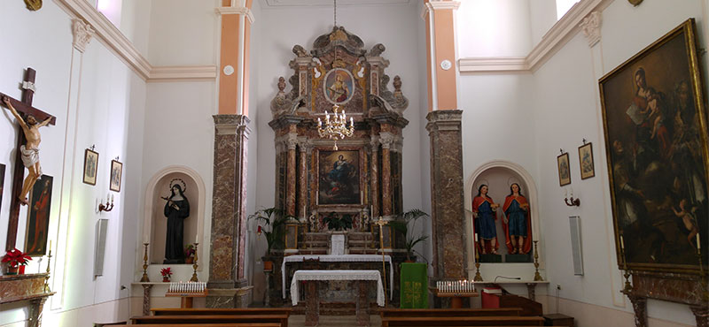 Interno della chiesa Santa Domenica di taormina