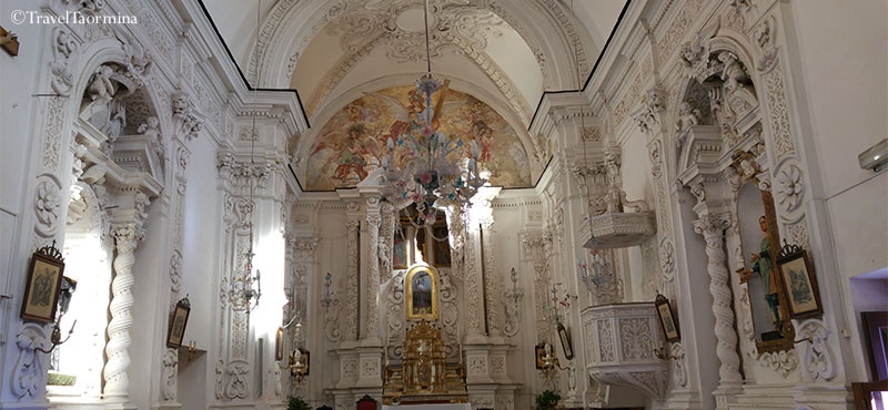 Interno della Chiesa del Varò di Taormina Interno della Chiesa del Varò di Taormina