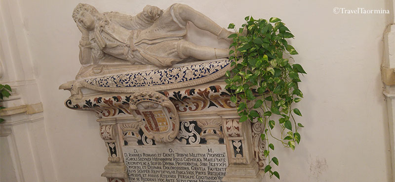 Tomba del Conte Giovanni Romano e Dente - Chiesa Varò di Taormina Tomba del Conte Giovanni Romano e Dente - Chiesa Varò di Taormina