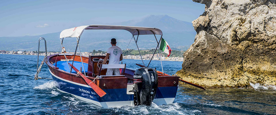 Escursione privata in barca Taormina