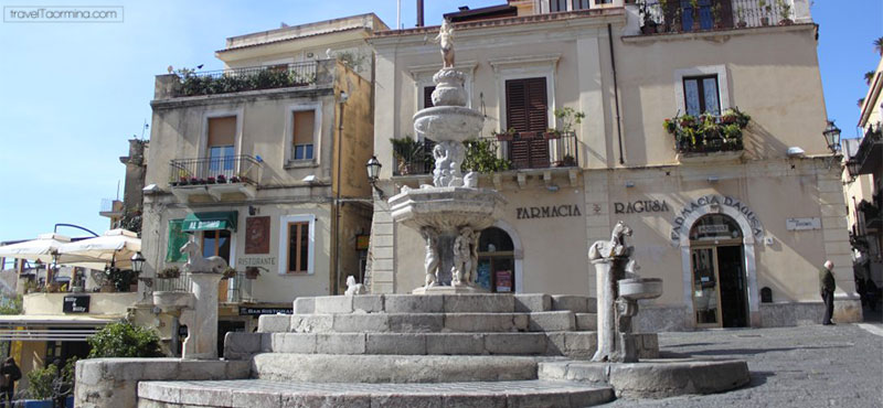 Fontana Piazza Duomo - Taormina Fontana Piazza Duomo - Taormina