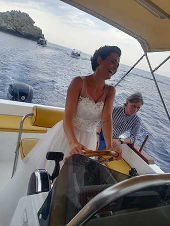 Boat rental for wedding photo shoot in Taormina