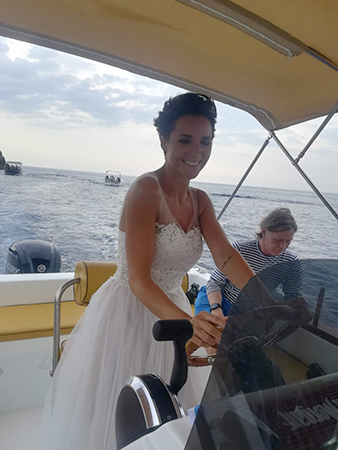 Boat rental for wedding photo shoot in Taormina
